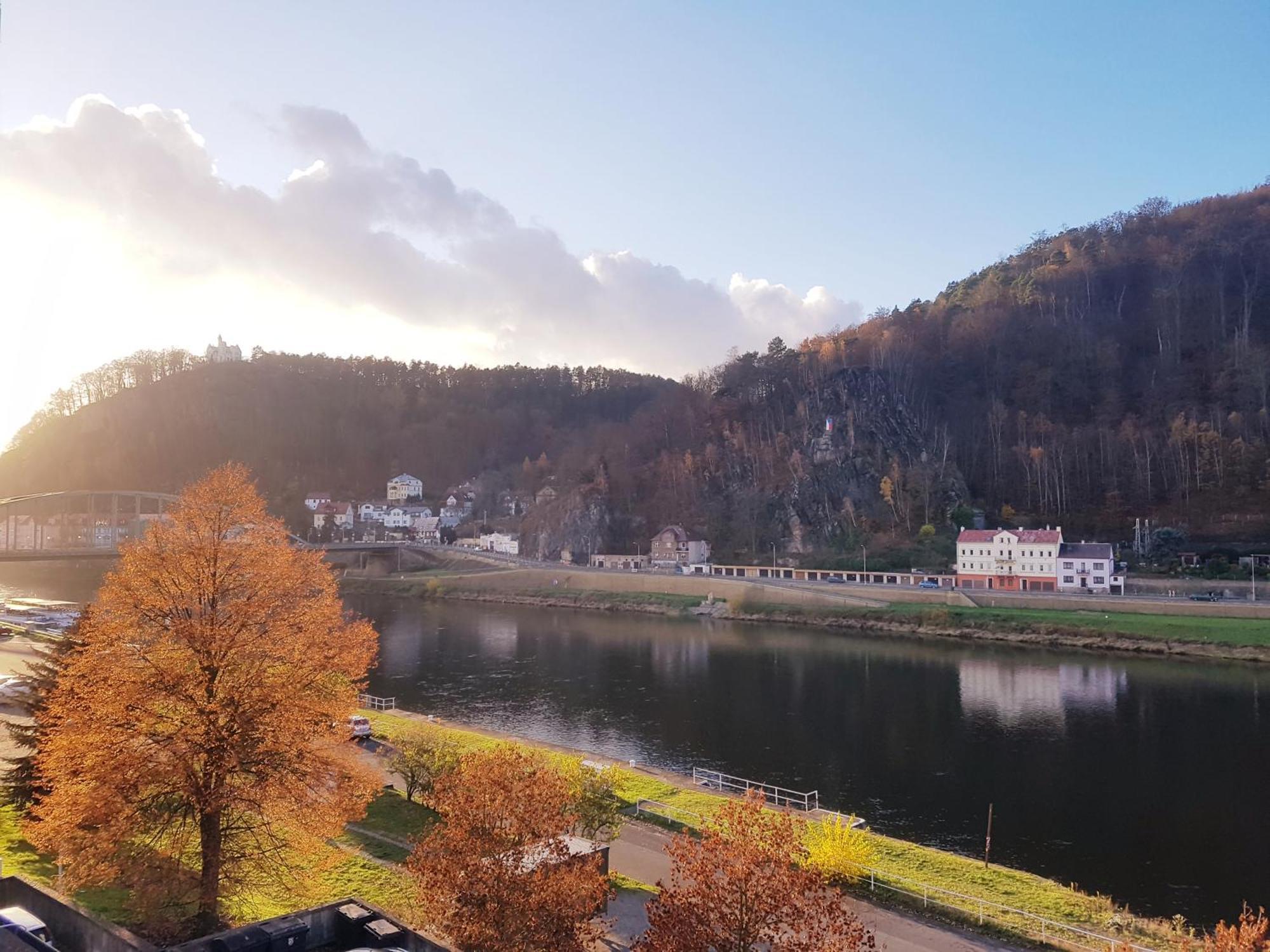 Utulny Apartman V Centru, S Krasnym Vyhledem Decin Dış mekan fotoğraf